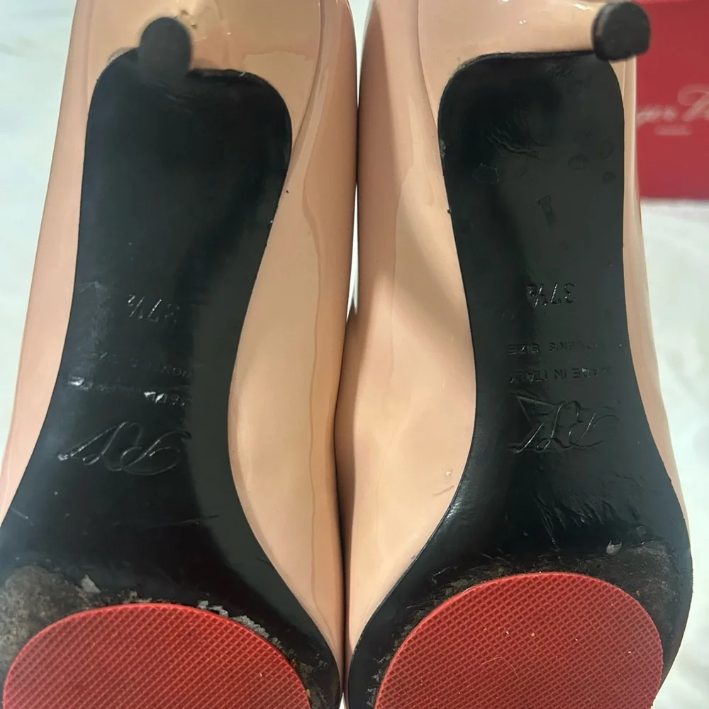 Roger Vivier Blush Pink Heels with Gold Buckle - Picture 9 of 9